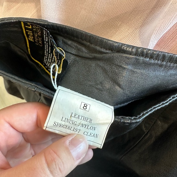 genuine leather skirt with nylon lining inside, size 8 (fits small) - Picture 4 of 4